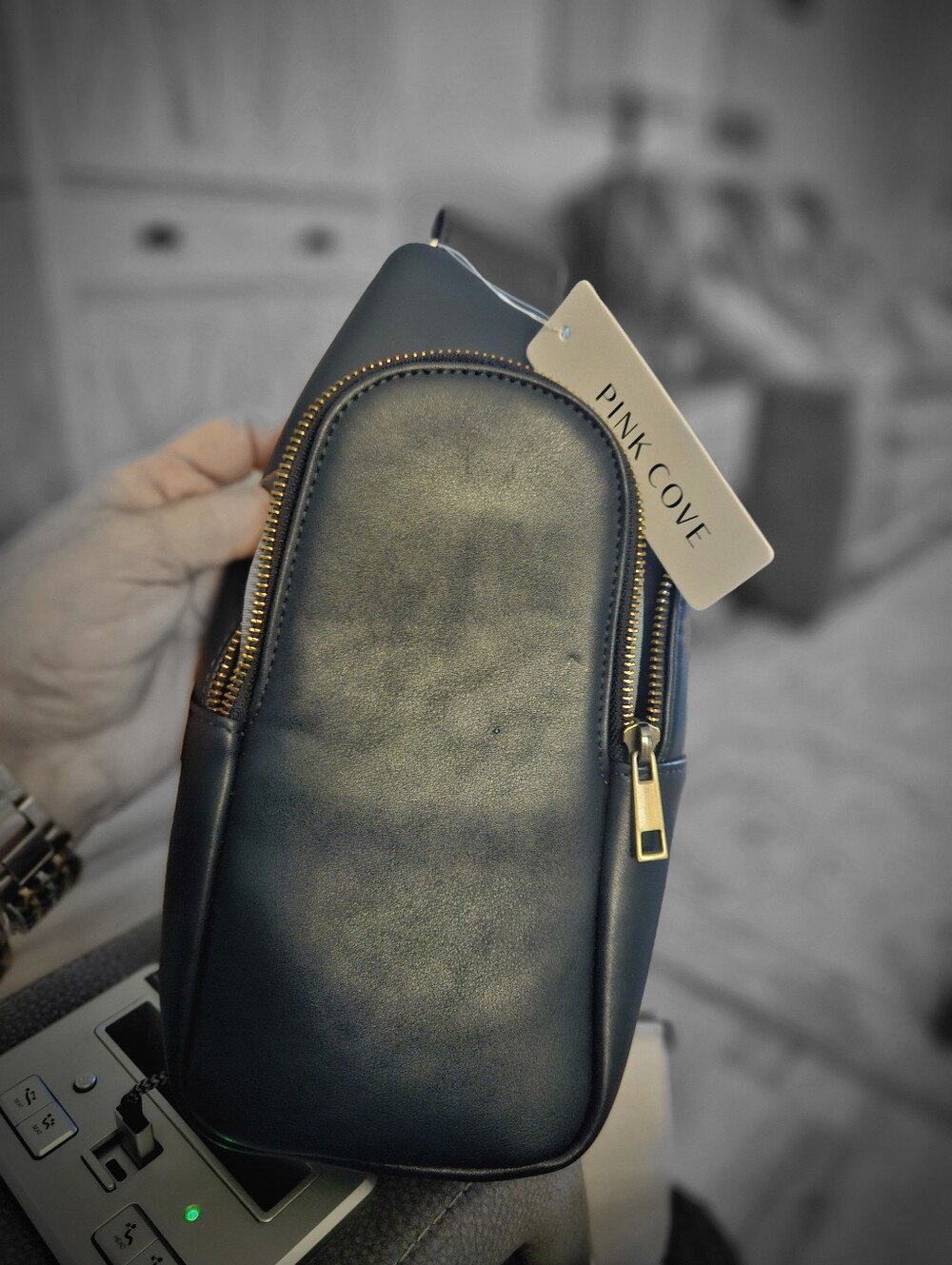 Pink Cove WOMENS Navy Leather Crossbody/Sholder Bag with Gold Zipper